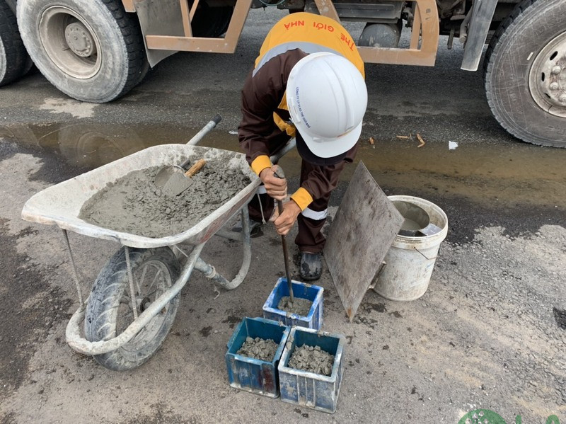 Thi công cảnh quan ép cọc sân tennis