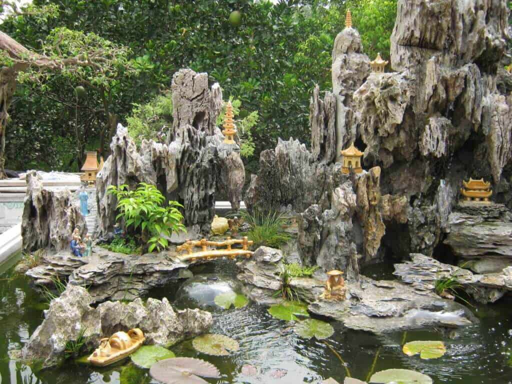 Tiểu cảnh hòn non bộ thác nước 