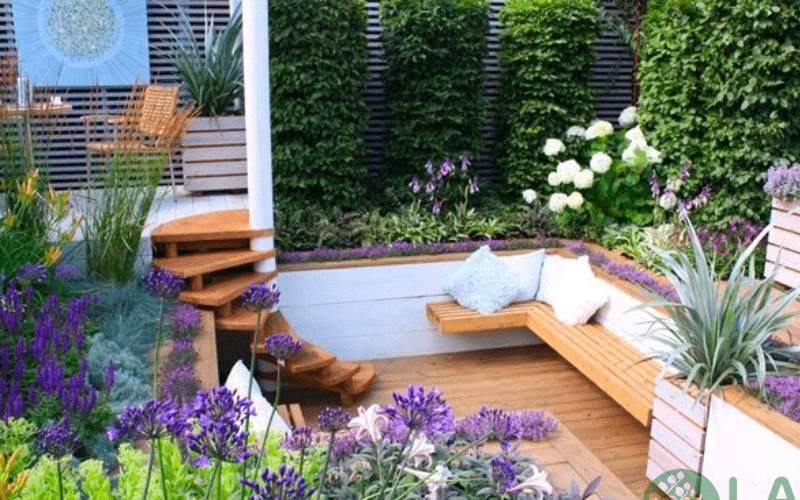 sân vườn nhỏ bên hông nhà