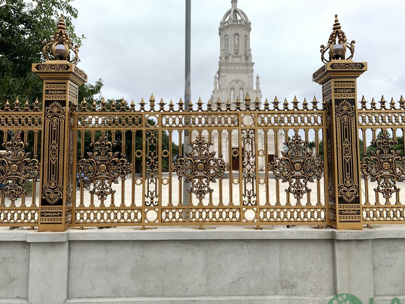 thiết kế hàng rào sân vườn 